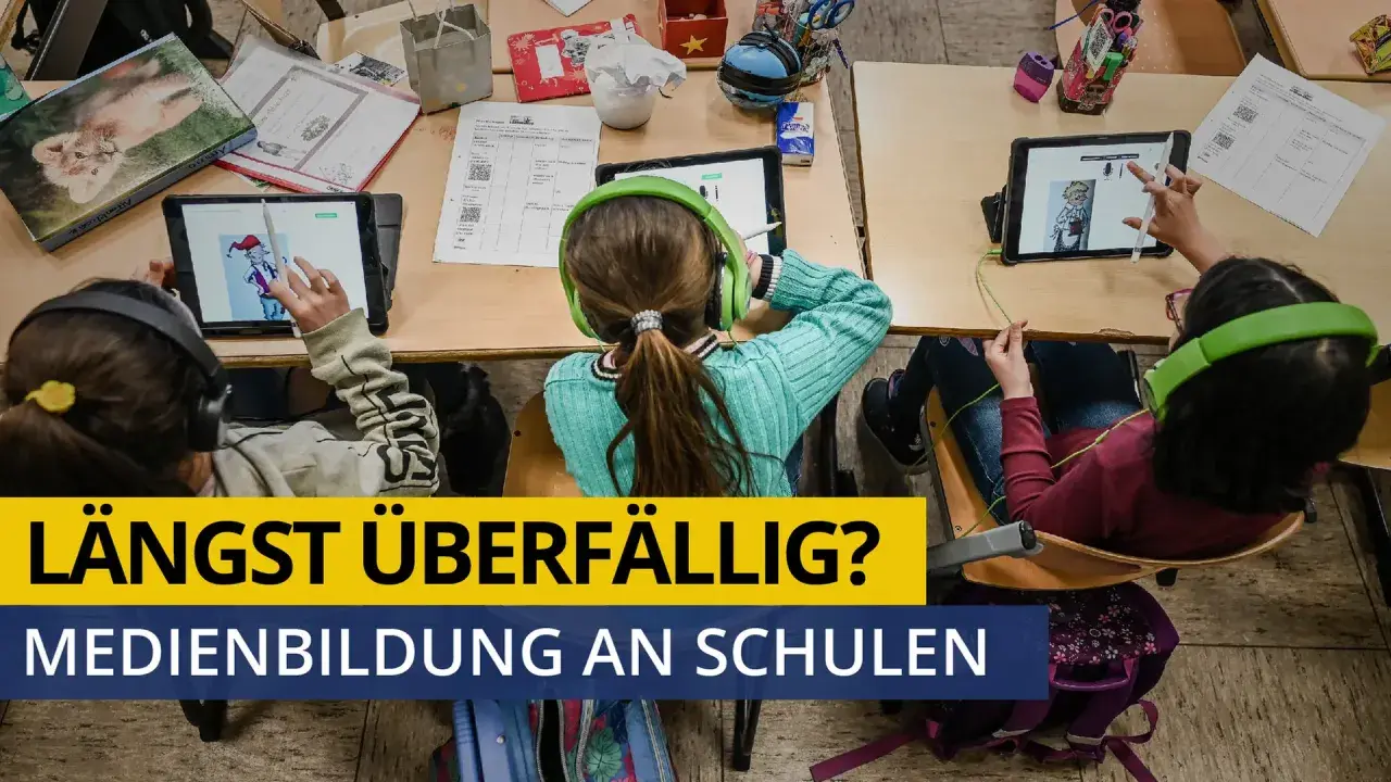 Kinder lernen mit Tablets, als würden sie im **air racing** durch digitale Welten fliegen. Medienbildung an Schulen.