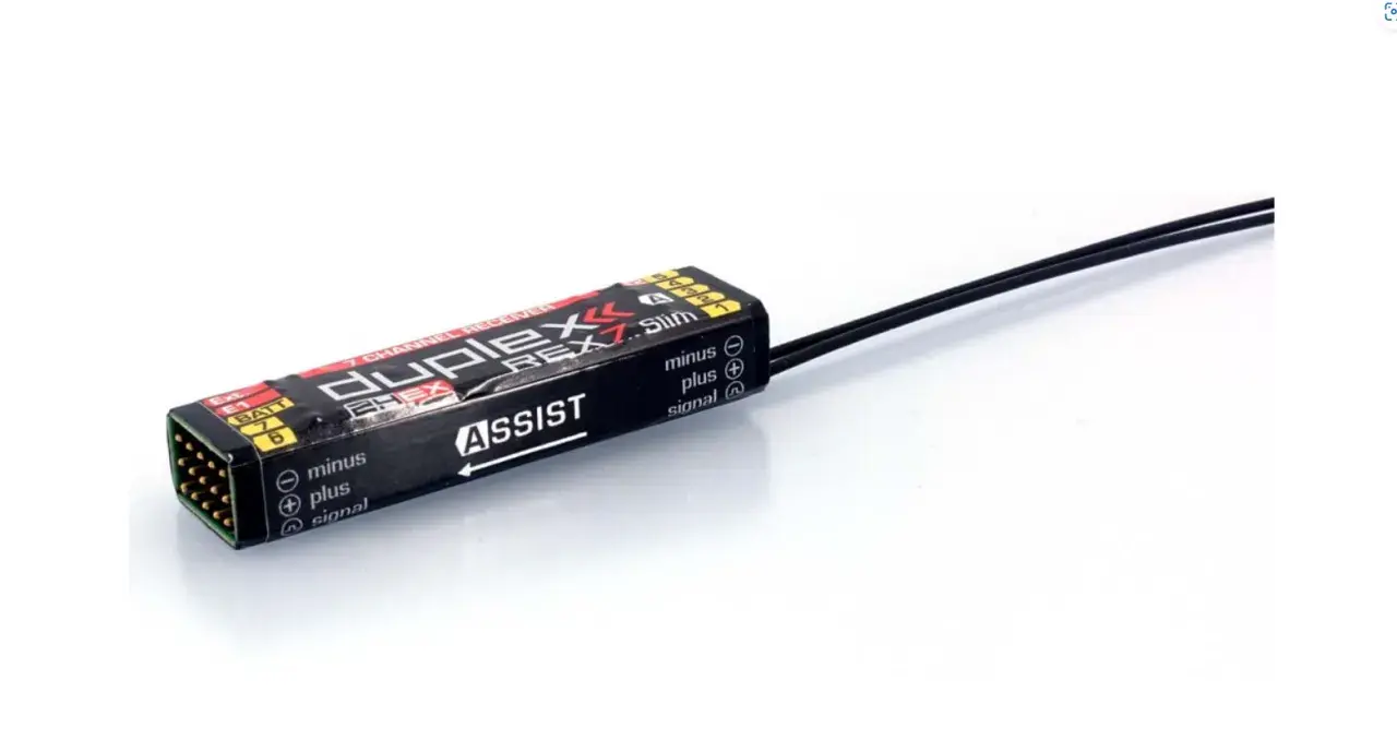 Kompakter 7-Kanal Duplex REX7 Slim jeti empfänger mit "ASSIST"-Funktion und Anschluss für externe Batterie.