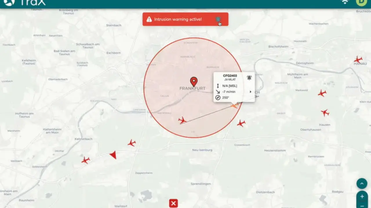 Droniq Karte zeigt eine Warnung vor Eindringlingen über Frankfurt. Flugzeuge sind auf der Karte markiert.
