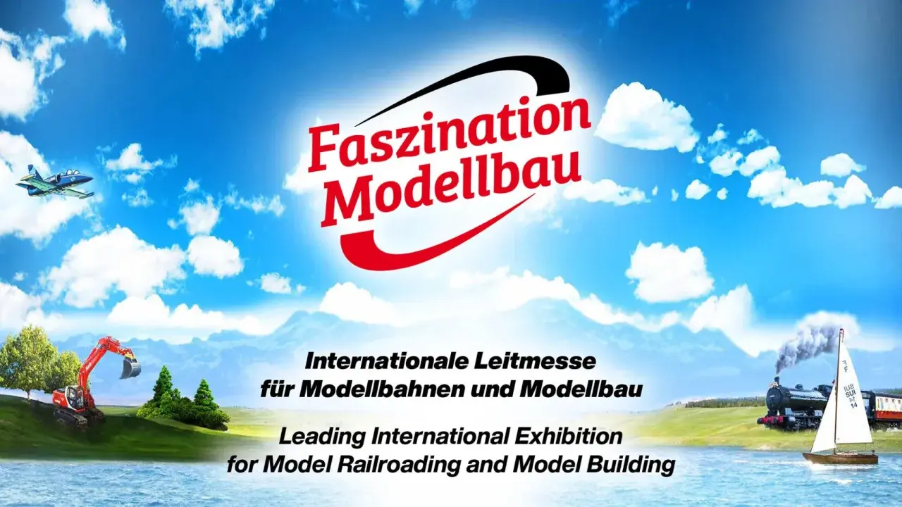Faszination Modellbau: Internationale Leitmesse für Modellbahnen und Modellbau in Friedrichshafen. Ein Flugzeug, Bagger, Zug und Segelboot sind zu sehen.