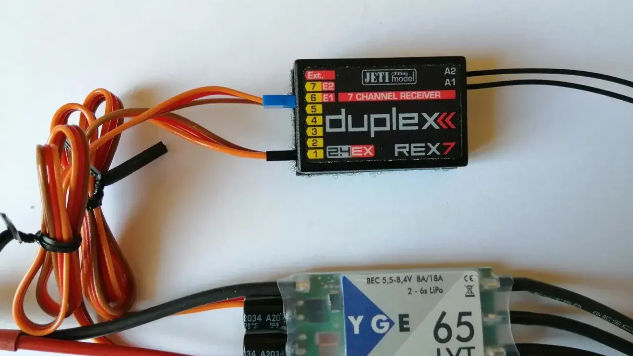 Jeti Duplex REX7 Empfänger und YGE 65 LVT ESC (Electronic Speed Controller) für Modellbau.
