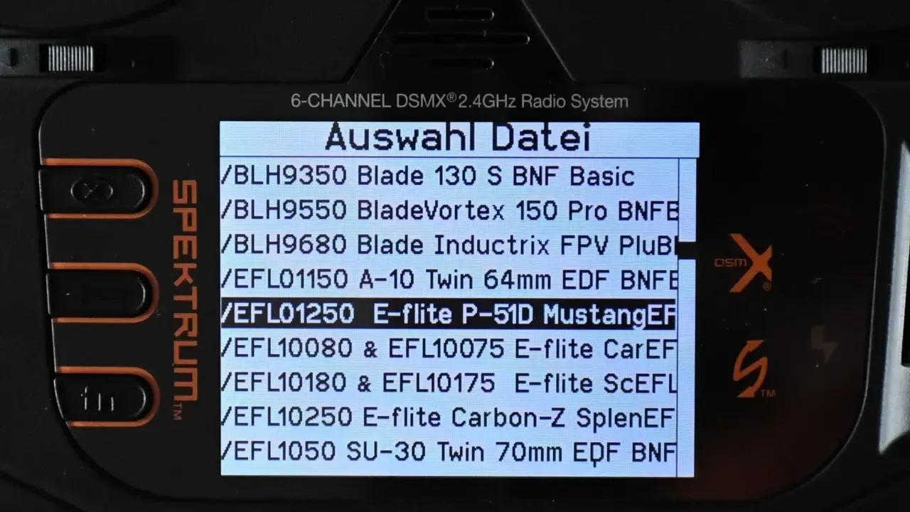 Spektrum TX One: Auswahl Datei zeigt Modelle wie E-flite P-51D Mustang.