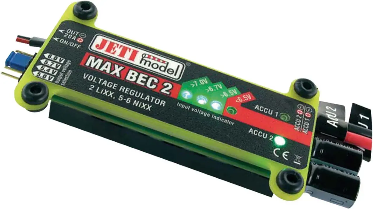 Jeti Max Bec 2 Spannungsregler mit Anzeige für Akkuspannung.