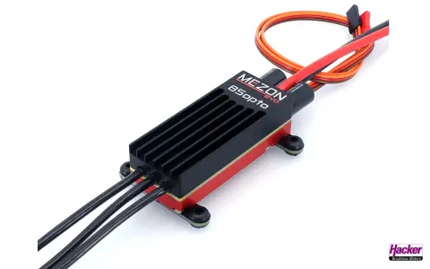 MEZON EVO 85opto Regler mit Kühlkörper und Kabeln, bereit für den Einsatz.