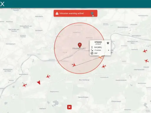 Droniq Karte zeigt eine Warnung vor Eindringlingen über Frankfurt. Flugzeuge sind auf der Karte markiert.