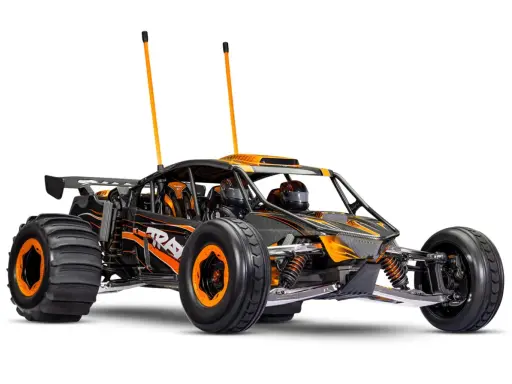Schwarzes und orangefarbenes offroad elektroauto mit großen Reifen und zwei Antennen, bereit für jedes Abenteuer.