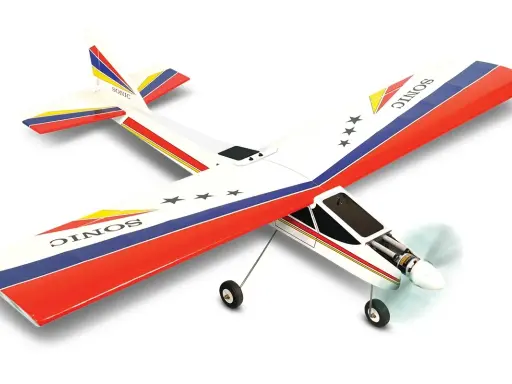 Ein weißes Modellflugzeug mit roten und blauen Streifen und dem Schriftzug "SONIC". Ein schönes Beispiel für phoenix models.