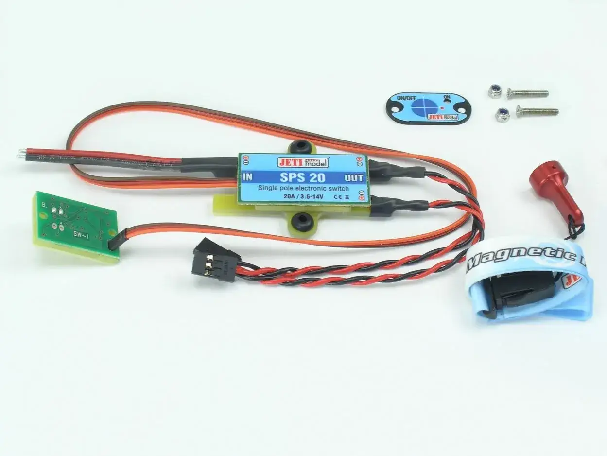 Elektronischer Schalter Jeti SPS 20 mit Kabeln, Magnet-Schalter und Aufklebern. Die schalterkappen sind klein und blau.