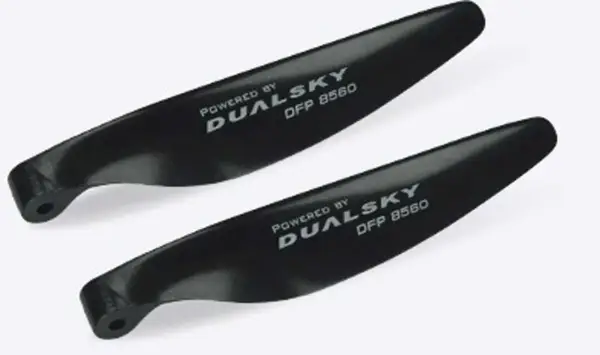 Zwei schwarze Propeller, Modell DFP 8560 von DualSky, bereit für den Einsatz.